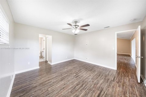House in Boca Raton, Florida 4 bedrooms, 142.05 sq.m. № 1665027 - photo 23