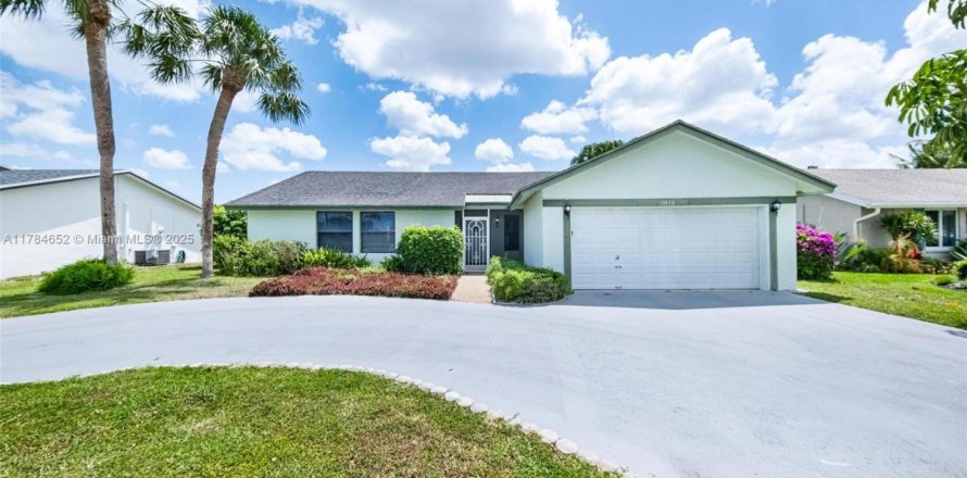 House in Boca Raton, Florida 4 bedrooms, 142.05 sq.m. № 1665027