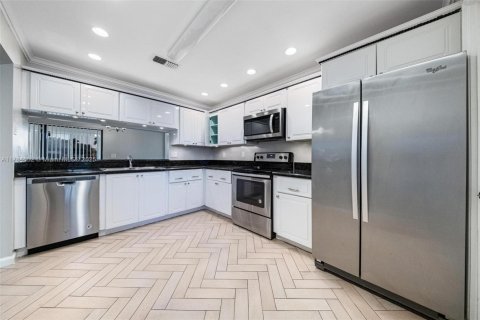 House in Boca Raton, Florida 4 bedrooms, 142.05 sq.m. № 1665027 - photo 14
