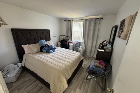 Condo in Coral Springs, Florida, 2 bedrooms  № 2250695 - photo 9