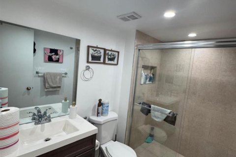 Condo in Coral Springs, Florida, 2 bedrooms  № 2250695 - photo 13