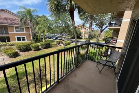 Condo in Coral Springs, Florida, 2 bedrooms  № 2250695 - photo 17