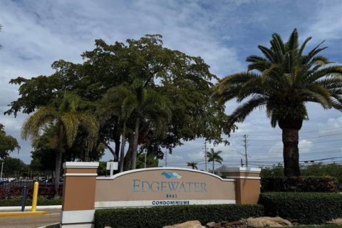 Condo in Coral Springs, Florida, 2 bedrooms  № 2250695 - photo 2