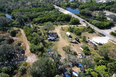 Купить земельный участок в Тампа, Флорида № 2006984 - фото 21