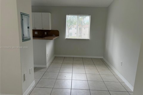 Copropriété à louer à Homestead, Floride: 3 chambres, 95.13 m2 № 1995892 - photo 3