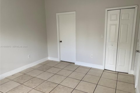 Copropriété à louer à Homestead, Floride: 3 chambres, 95.13 m2 № 1995892 - photo 4