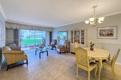 Снять в аренду кондоминиум в Лодердейл-Лейкс, Флорида 2 спальни, 87.7м2, № 1922885 - фото 6