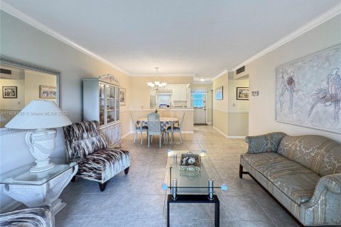 Снять в аренду кондоминиум в Лодердейл-Лейкс, Флорида 2 спальни, 87.7м2, № 1922885 - фото 5