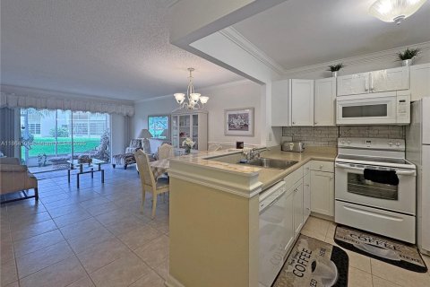 Снять в аренду кондоминиум в Лодердейл-Лейкс, Флорида 2 спальни, 87.7м2, № 1922885 - фото 8