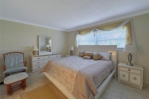 Снять в аренду кондоминиум в Лодердейл-Лейкс, Флорида 2 спальни, 87.7м2, № 1922885 - фото 12