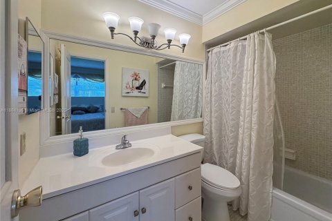 Снять в аренду кондоминиум в Лодердейл-Лейкс, Флорида 2 спальни, 87.7м2, № 1922885 - фото 14