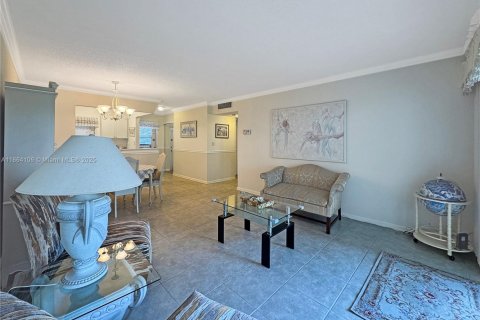 Снять в аренду кондоминиум в Лодердейл-Лейкс, Флорида 2 спальни, 87.7м2, № 1922885 - фото 4