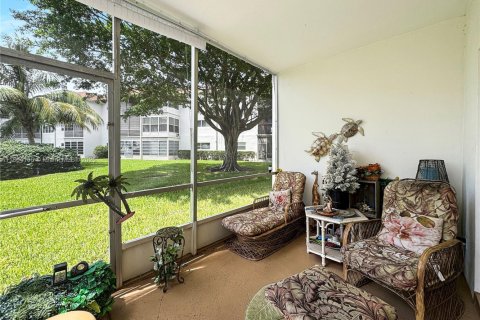 Снять в аренду кондоминиум в Лодердейл-Лейкс, Флорида 2 спальни, 87.7м2, № 1922885 - фото 16