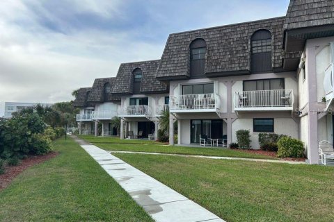 Condominio en Cocoa Beach, Florida, 2 dormitorios  № 2104069