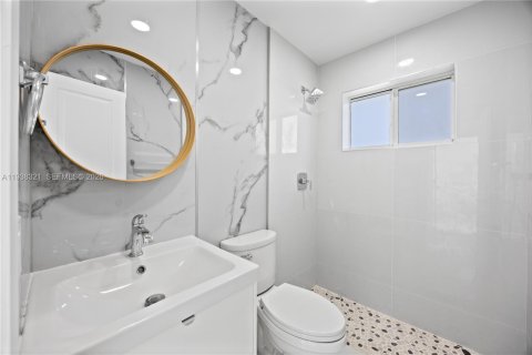 House in Miami, Florida 4 bedrooms, 111.48 sq.m. № 1996433 - photo 4