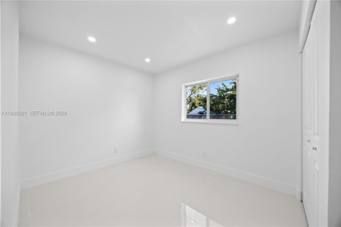 House in Miami, Florida 4 bedrooms, 111.48 sq.m. № 1996433 - photo 16