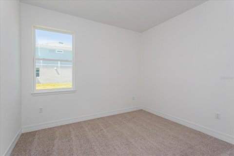House in Winter Haven, Florida 4 bedrooms, 196.02 sq.m. № 1907147 - photo 14