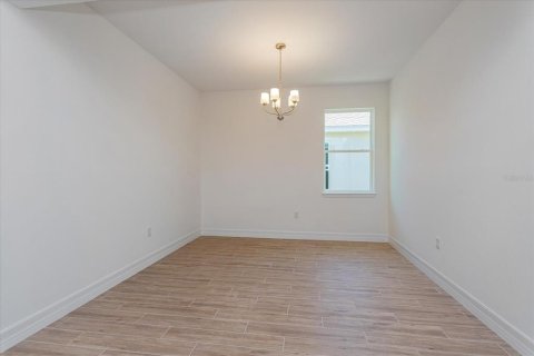 House in Winter Haven, Florida 4 bedrooms, 196.02 sq.m. № 1907147 - photo 3