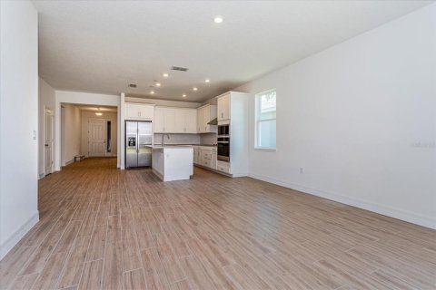 House in Winter Haven, Florida 4 bedrooms, 196.02 sq.m. № 1907147 - photo 9