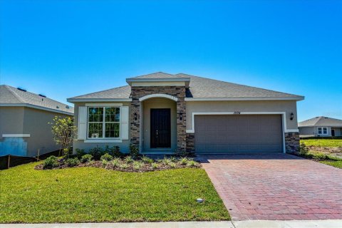 House in Winter Haven, Florida 4 bedrooms, 196.02 sq.m. № 1907147 - photo 1