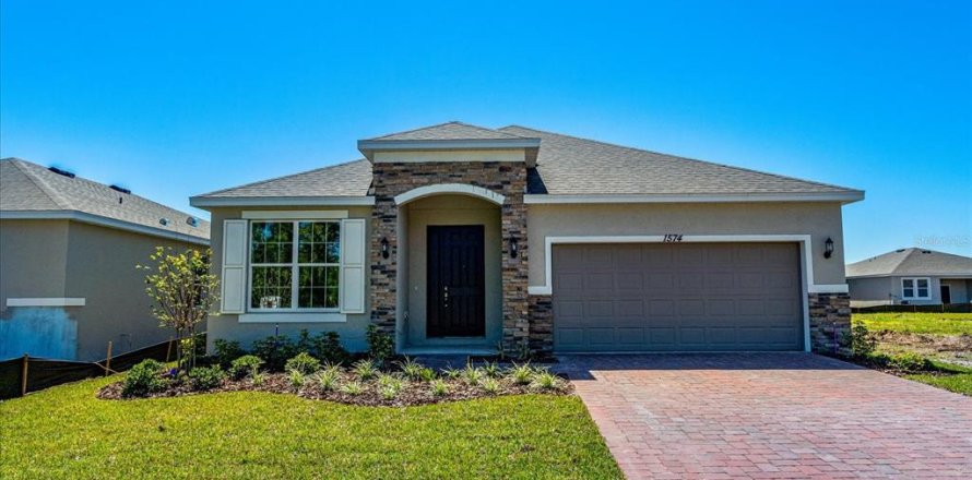 House in Winter Haven, Florida 4 bedrooms, 196.02 sq.m. № 1907147