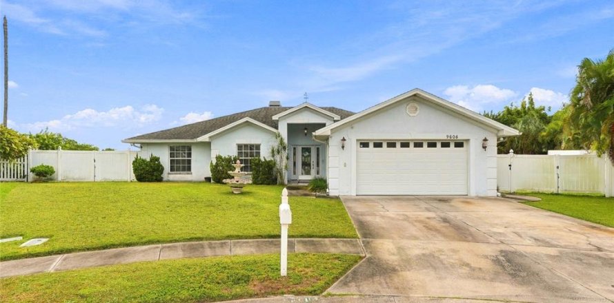 Villa ou maison à Saint Petersburg, Floride 4 chambres, 199.65 m2 № 2406527