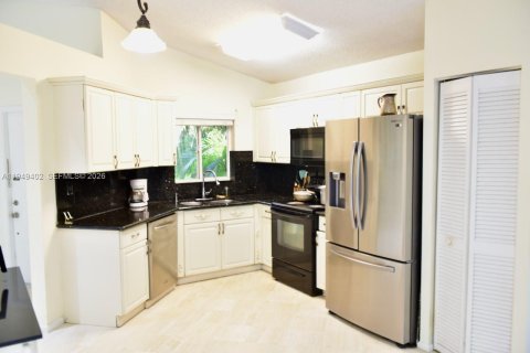 Villa ou maison à vendre à Pembroke Pines, Floride: 4 chambres, 173.54 m2 № 2004968 - photo 5