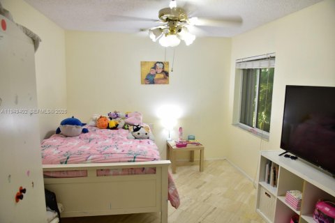 Villa ou maison à vendre à Pembroke Pines, Floride: 4 chambres, 173.54 m2 № 2004968 - photo 20