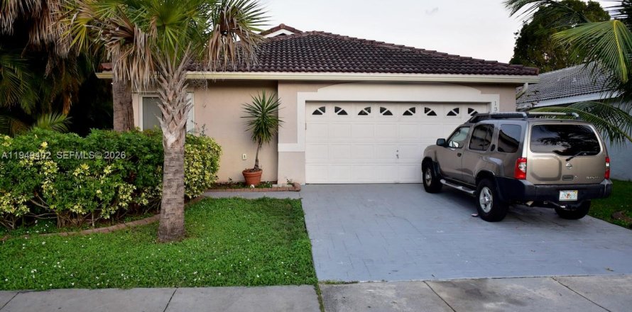 Villa ou maison à Pembroke Pines, Floride 4 chambres, 173.54 m2 № 2004968