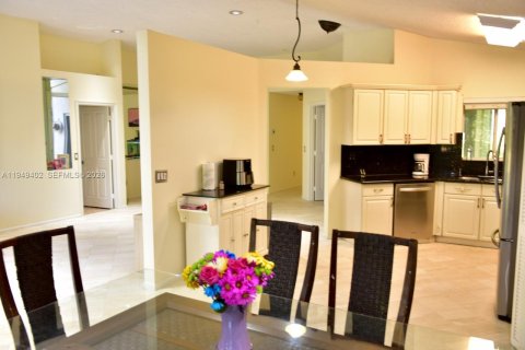 Villa ou maison à vendre à Pembroke Pines, Floride: 4 chambres, 173.54 m2 № 2004968 - photo 8