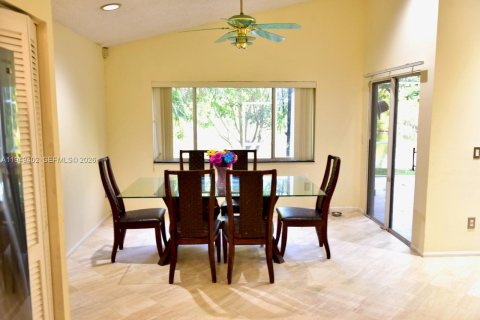 Villa ou maison à vendre à Pembroke Pines, Floride: 4 chambres, 173.54 m2 № 2004968 - photo 7