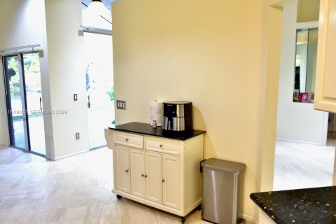 Villa ou maison à vendre à Pembroke Pines, Floride: 4 chambres, 173.54 m2 № 2004968 - photo 6