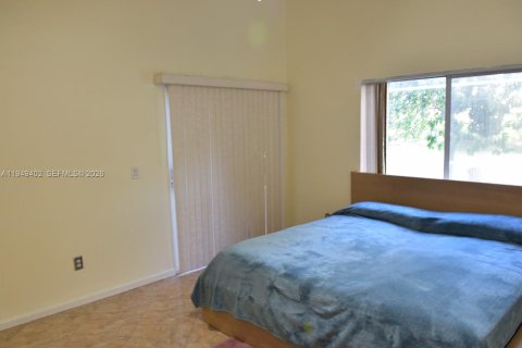 Villa ou maison à vendre à Pembroke Pines, Floride: 4 chambres, 173.54 m2 № 2004968 - photo 12