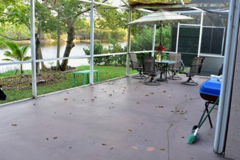 Villa ou maison à vendre à Pembroke Pines, Floride: 4 chambres, 173.54 m2 № 2004968 - photo 26