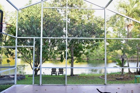 Villa ou maison à vendre à Pembroke Pines, Floride: 4 chambres, 173.54 m2 № 2004968 - photo 27