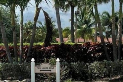 Condominio en Coral Springs, Florida, 2 dormitorios № 2183065