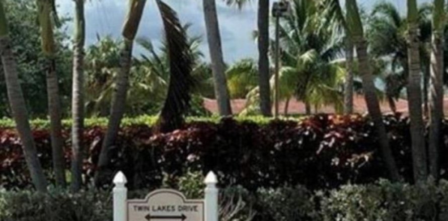 Condominio en Coral Springs, Florida, 2 dormitorios № 2183065