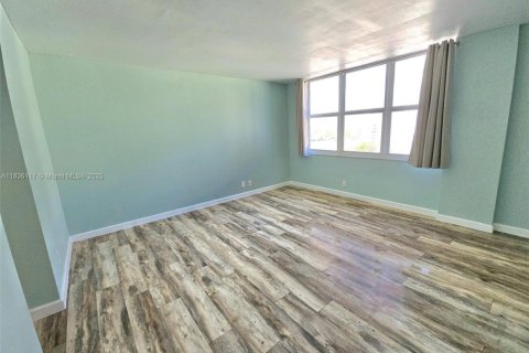 Studio in the Condo in Hillsboro Beach, Florida  № 2014083 - photo 16