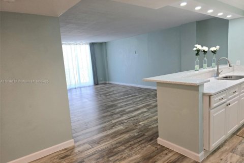 Studio in the Condo in Hillsboro Beach, Florida  № 2014083 - photo 4