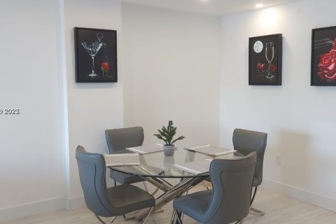 Copropriété à louer à Sunny Isles Beach, Floride: 2 chambres, 101.64 m2 № 1887662 - photo 12