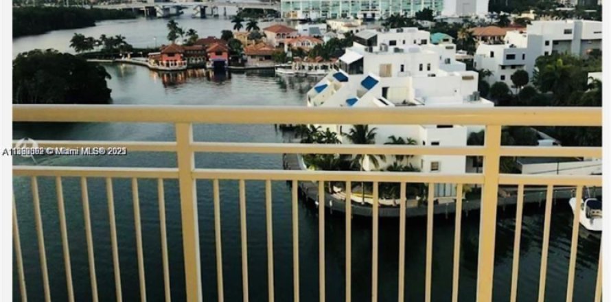 Condo à Sunny Isles Beach, Floride, 2 chambres  № 1887662