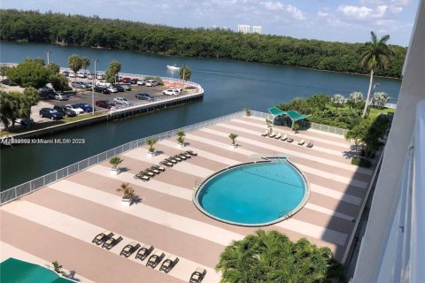Copropriété à louer à Sunny Isles Beach, Floride: 2 chambres, 101.64 m2 № 1887662 - photo 25