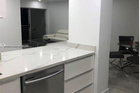 Copropriété à louer à Sunny Isles Beach, Floride: 2 chambres, 101.64 m2 № 1887662 - photo 7