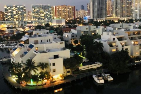 Copropriété à louer à Sunny Isles Beach, Floride: 2 chambres, 101.64 m2 № 1887662 - photo 3