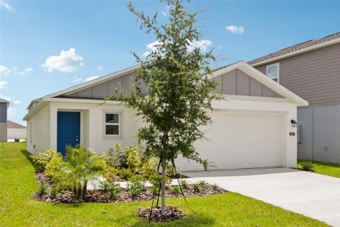 House in Eagle Lake, Florida 3 bedrooms, 132.76 sq.m. № 1810668 - photo 3