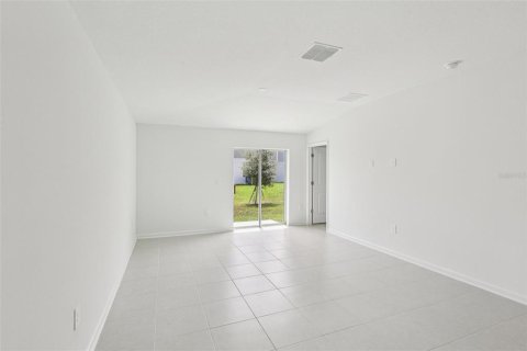 House in Eagle Lake, Florida 3 bedrooms, 132.76 sq.m. № 1810668 - photo 10