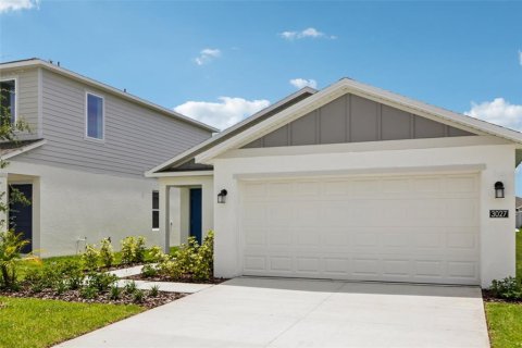 House in Eagle Lake, Florida 3 bedrooms, 132.76 sq.m. № 1810668 - photo 2