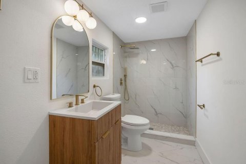 House in Orlando, Florida 5 bedrooms, 235.6 sq.m. № 2405779 - photo 24