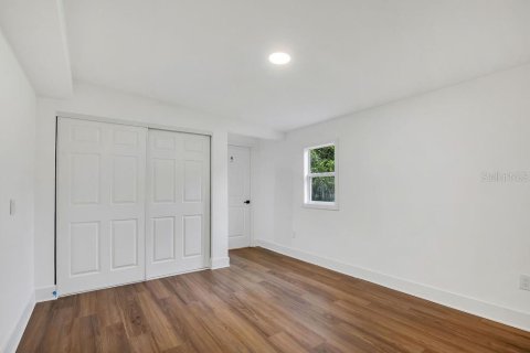 House in Orlando, Florida 5 bedrooms, 235.6 sq.m. № 2405779 - photo 30