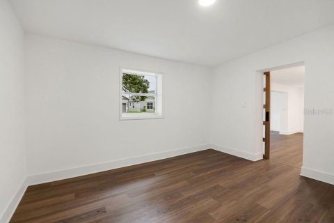 House in Orlando, Florida 5 bedrooms, 235.6 sq.m. № 2405779 - photo 28